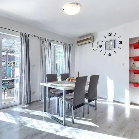 Sandra By Interhome *