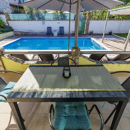 Sandra By Interhome Martinski